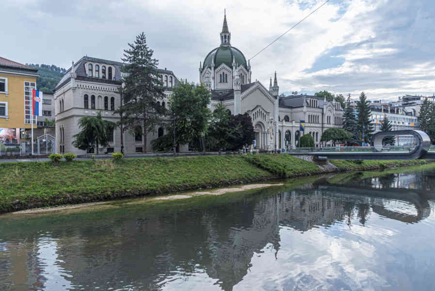 Bosnia y Herzegovina - Sarajevo 31 - Academia de Bellas Artes.jpg